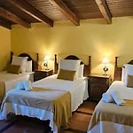 Hotel La Clerecia De 3*